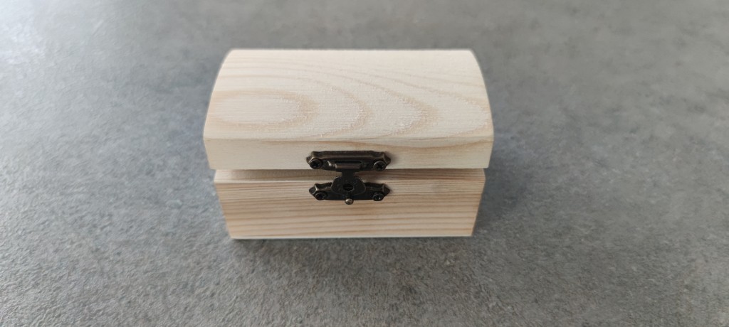 Boîte en bois décorative