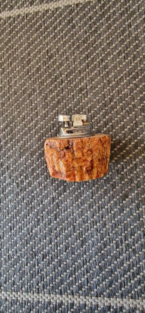 Briquet en bois sculpté